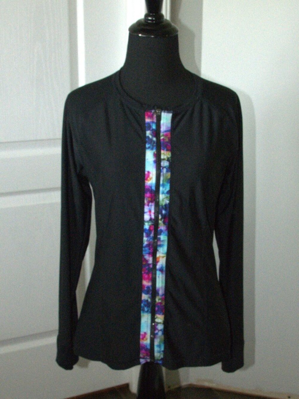 Athleta Women's Black Long Sleeve Rash Guard Multicolored Patterned size Medium